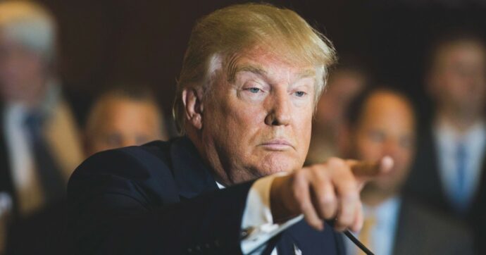 Copertina di Report: l’impero di Trump costruito coi soldi della mafia