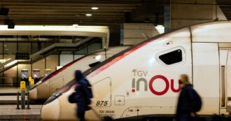 Copertina di Rissa a colpi di ascia a bordo di un treno vicino a Parigi: quattro persone ferite, due sono gravi