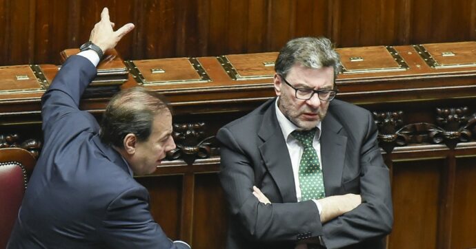 Bitcoin, il governo litiga sulla tassa al 42%: la Lega pronta allo strappo. Bankitalia: “Con il rialzo si rischia che molti occultino le attività”