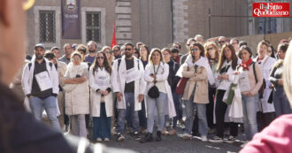 Copertina di I precari del Cnr in piazza a Roma contro il ddl Bernini: “È una farsa, così non verremo mai stabilizzati”