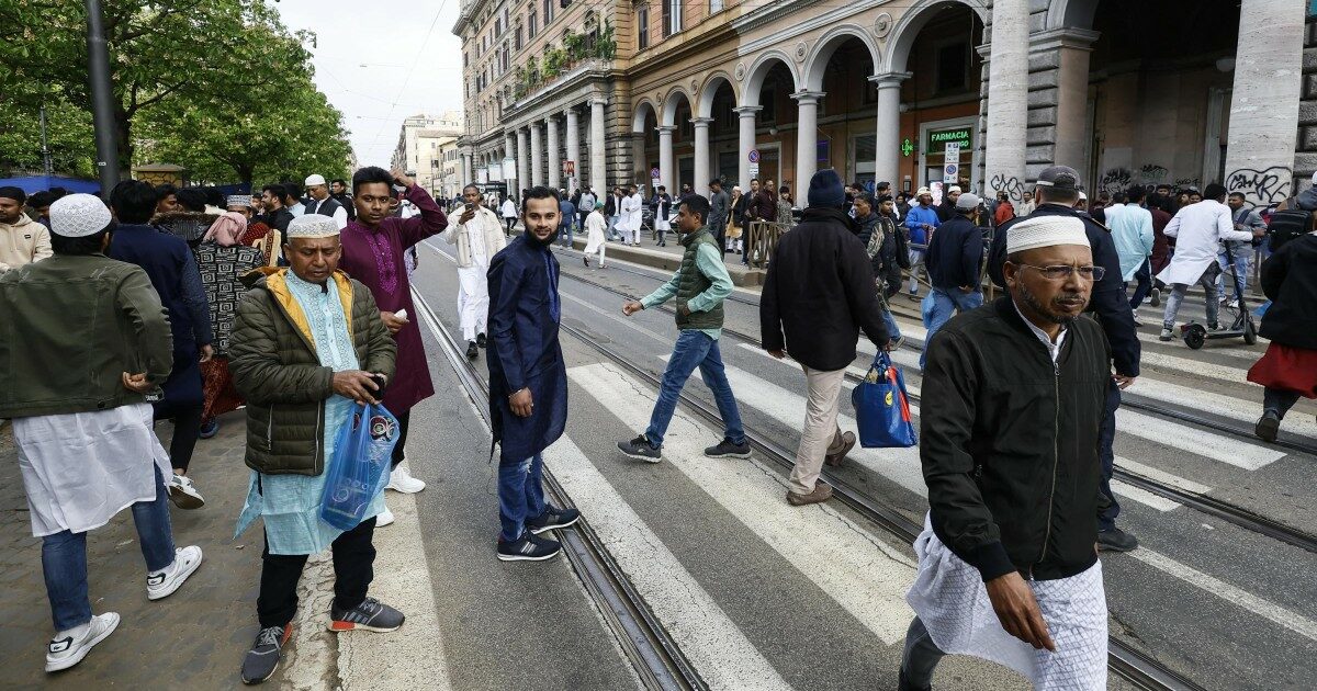 Essere musulmani in Europa è più difficile: i dati del report Ue. “Uno su due è vittima di discriminazione”. Ma in Italia va un po’ meglio