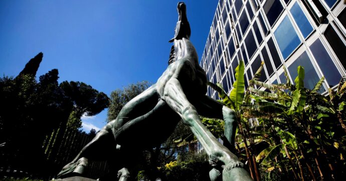 Rai, Meloni contro il taglio del canone. La Lega: “Non possiamo fare favori ai B.”