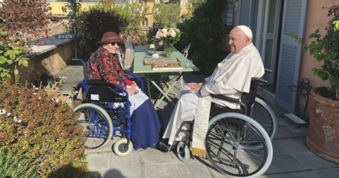 Papa Francesco in visita a casa di Emma Bonino