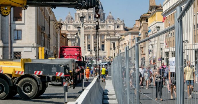 Il Vaticano sfratta una donna malata a un mese dal Giubileo. Nonostante l’appello del Papa: “Offriamo immobili a chi non ha casa”