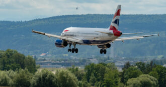 Copertina di Pilota della British Airways collassa e muore a 47 anni durante una pausa tra due voli: la tragedia in un resort di lusso ai Caraibi