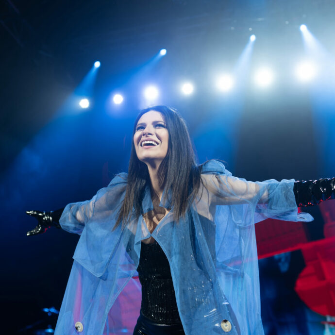  Laura Pausini a Londra per l’atto finale del tour mondiale. Nello show la dedica alle vittime di Valencia