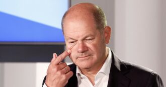 Copertina di Germania, Scholz sarà il candidato cancelliere dell’SPD: “Ho i nervi saldi”. Ma il partito non seda le tensioni e nei sondaggi resta al 15%