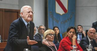 Copertina di De Luca, la destra verso il ricorso. Lui: “Pd irresponsabile”