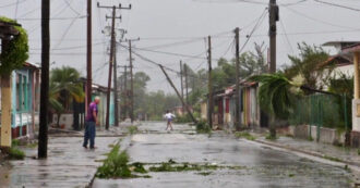 Copertina di Cuba colpita dall’uragano Rafael, venti a 120 km/h e rete elettrica fuori uso: le immagini