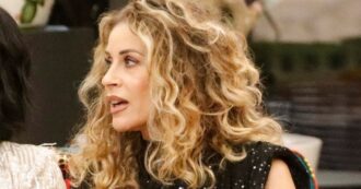 Copertina di “Tutti hanno accusato mio marito di essere un maschilista e padre padrone ma la verità è che le mie figlie hanno avuto una crisi”: Eleonora Cecere spiega il vero motivo dell’addio al Grande Fratello