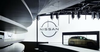 Copertina di La crisi dell’auto si allarga: Nissan taglia 9mila posti di lavoro nel mondo dopo il crollo delle vendite. “Situazione grave, misure urgenti”