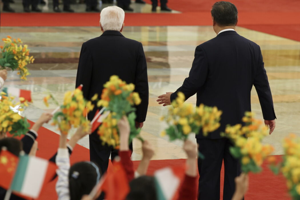 epa11709491 Chinese President Xi Jinping (R) and Italian President Sergio Mattarella (L) attend a welcoming ceremony at the Great Hall of the People in Beijing, China, 08 November 2024. Italian President Sergio Mattarella is on a state visit to China from 07 to 12 November 2024.  EPA/FLORENCE LO / POOL