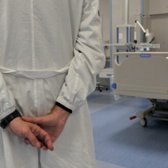 Copertina di “Mia madre è entrata in ospedale con un leggero ictus ed è morta per una sepsi”