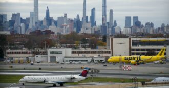 Copertina di Usa, allarme all’aeroporto LaGuardia di New York: passeggeri evacuati dal Terminal B per un pacco sospetto