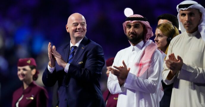 Nessuna violazione dei diritti umani nel report della Fifa: così Infantino vuole assegnare il Mondiale 2034 all’Arabia di bin Salman