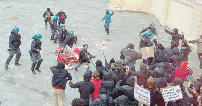 Copertina di Bologna, scontri fra antifascisti e polizia “Sbagliato dare la piazza a CasaPound”