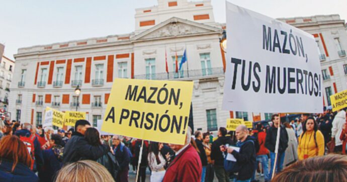 Valencia, migliaia in piazza: “Via il governatore Mazón”