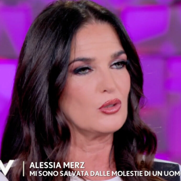 “Ha tirato giù il sedile e me lo sono ritrovato sopra”: Alessia Merz e il finto provino degenerato in molestie