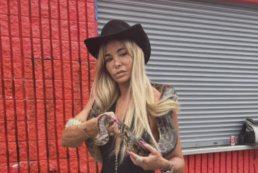 Copertina di “Basta uomini più giovani, vorrei non essere sempre io a tirare fuori la carta per pagare. Certo la passione…”: parla Vera Gemma