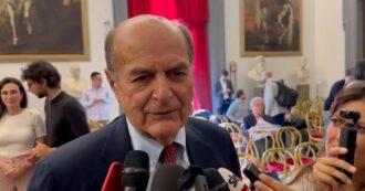 Copertina di Bersani: “Berlusconi? Lui attaccava i giudici per i suoi interessi, ora è peggio: hanno in mente l’Ungheria di Orban”