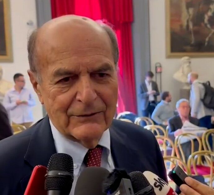 Bersani: “Berlusconi? Lui attaccava i giudici per i suoi interessi, ora è peggio: hanno in mente l’Ungheria di Orban”