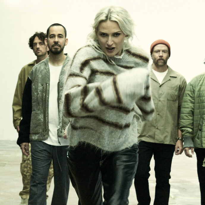 I  Linkin Park “resuscitano” dopo sette anni: “From Zero” è una sintesi perfetta tra il passato glorioso e un futuro da costruire. La voce della chiacchierata Emily Armstrong convince