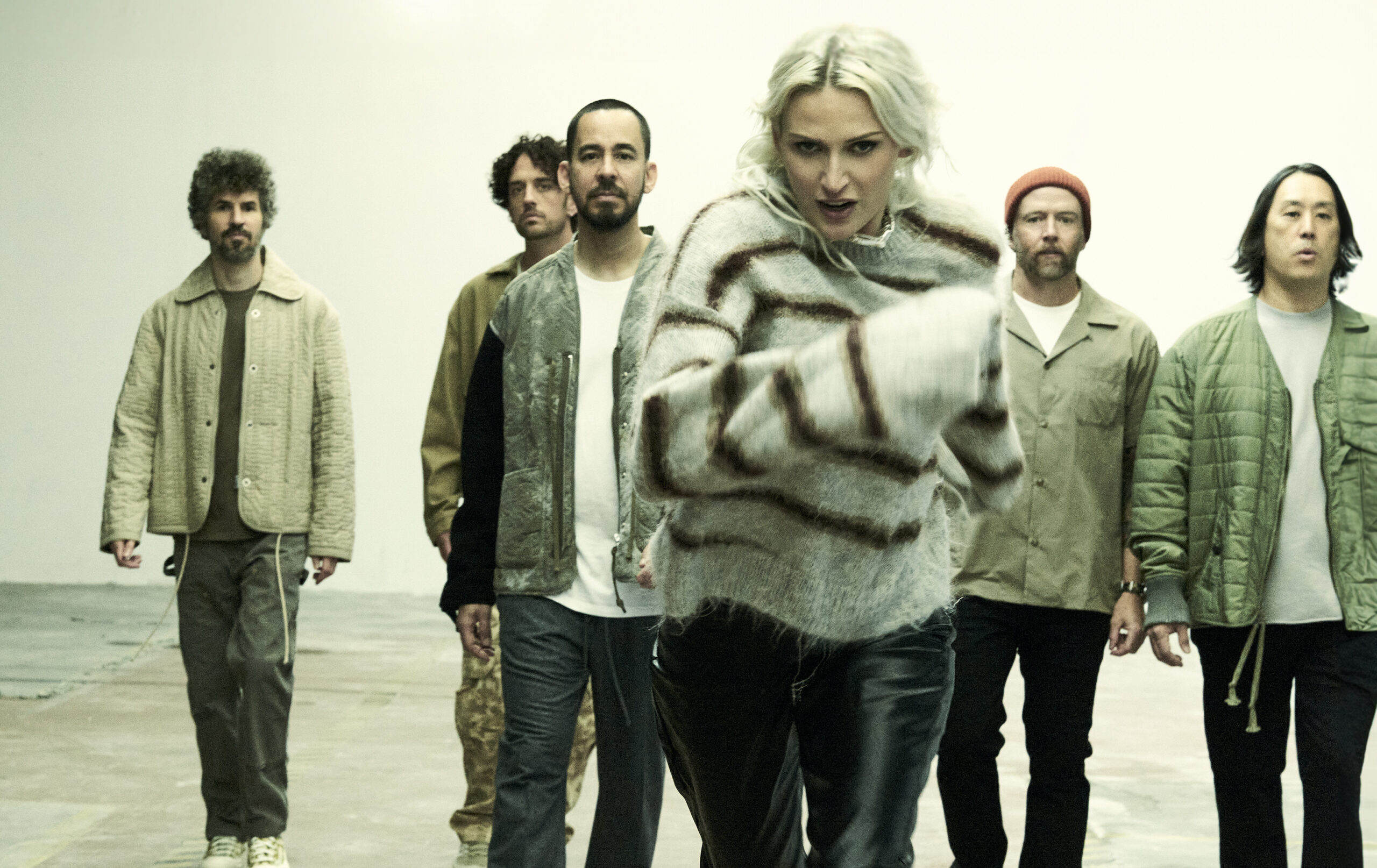 “Le critiche per il mio arrivo nella band? Non me l’aspettavo, sono stata un po’ ingenua. Ho evitato i social”: lo sfogo di Emily Armstrong dei Linkin Park “Le critiche per il mio arrivo nella band? Non me l’aspettavo, sono stata un po’ ingenua. Ho evitato i social”: lo sfogo di Emily Armstrong dei Linkin Park