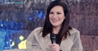 Copertina di “Marco de La Solitudine dice di non avermi tradita, ma io mi ricordo bene la lingua dentro quella lì sulle scale. C’ero, ho visto tutto”: lo confessa Laura Pausini