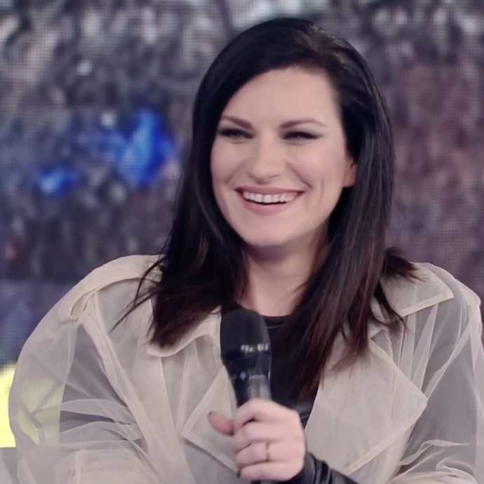 “Andrò avanti finché non muoio. Sanremo? Non sono pronta a condurre”: parla Laura Pausini