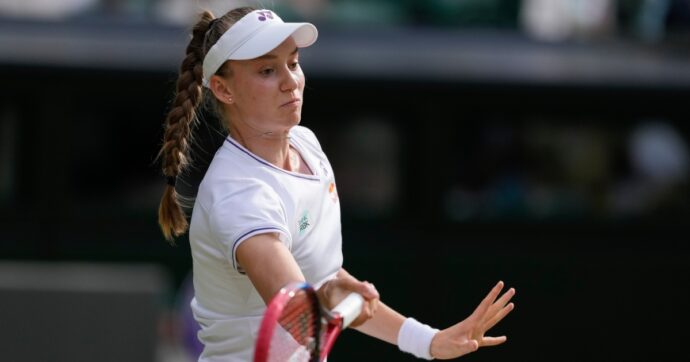 Barbora Krejcikova vittima di bodyshaming: giornalista ironizza sulla fronte della tennista. “Ora basta, serve professionalità nei media”