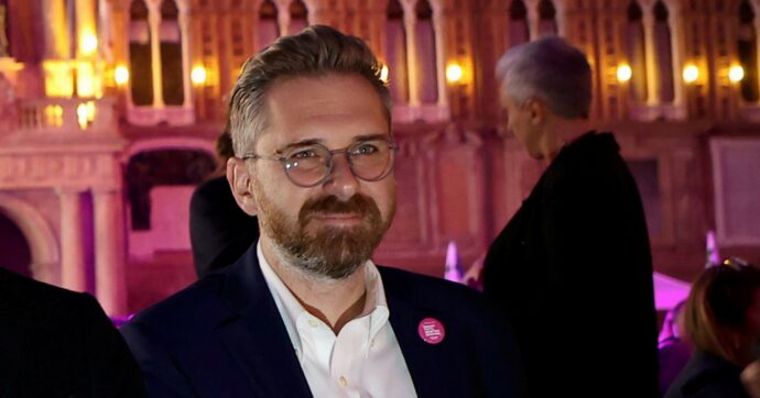 Il sindaco di Bologna: “Un bengala lanciato sulla campagna elettorale”