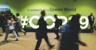 Copertina di Cop29 di Baku, secondo l’agenzia Onu servono 340 miliardi all’anno ai Paesi in via di Sviluppo per l’adattamento al cambiamento climatico