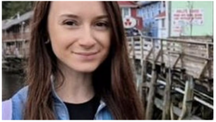 Copertina di Scompare mentre è in vacanza a Budapest: infermiera 31enne trovata morta in una valigia abbandonata in un bosco. L’assassino cercava “se i maiali mangiano i cadaveri”