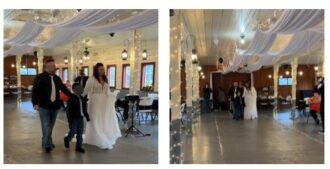 Copertina di La sposa entra nella sala del ricevimento insieme al marito e al figlio ma non trova nessuno: “Cosa ho fatto per meritarmi questo?” – Il video è virale