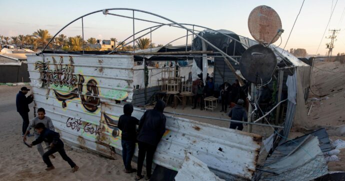 Erano seduti al bar per la partita: tutti morti. Là ci andavo pure io per Internet