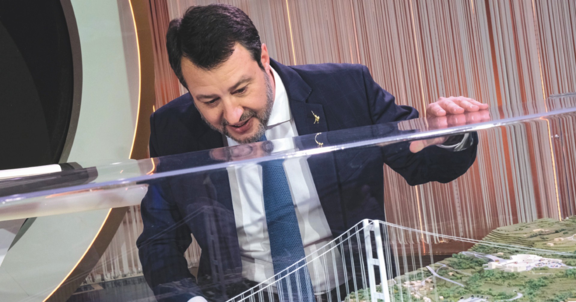 Marcia indietro plateale di Salvini dopo il no degli Usa all’inserimento del Ponte sullo Stretto tra le spese Nato Marcia indietro plateale di Salvini dopo il no degli Usa all’inserimento del Ponte sullo Stretto tra le spese Nato