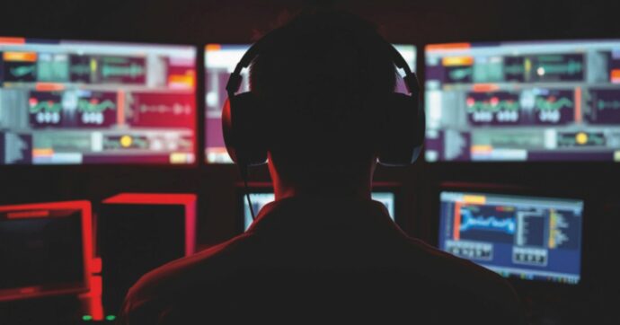 Inchiesta spioni, l’ipotesi dei carabinieri: “Alla Lega soldi dai russi”