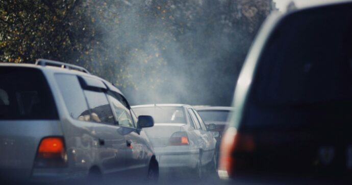 Boom di ricoveri pediatrici a Roma: “Colpa dello smog dovuto al traffico”