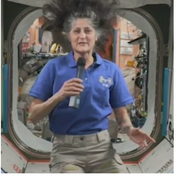 “Le mie cosce sono un po’ più grandi, il mio sedere è un po’ più grosso”, l’astronauta Sunita Williams rassicura sulle sue condizioni. Ma come sta veramente?