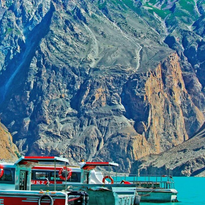  erano tutti a bordo di autobus precipitato in un fiume