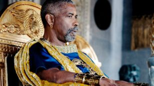 Copertina di “Sono sobrio da 10 anni. Ho bevuto due bottiglie di vino al giorno per 15 anni, ho fatto male al mio corpo”: parla Denzel Washington