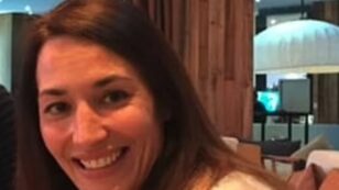 Copertina di Ha ucciso i suoi tre figli di 2, 11 e 13 anni e poi è fuggita: mamma 45enne trovata morta a bordo della sua auto