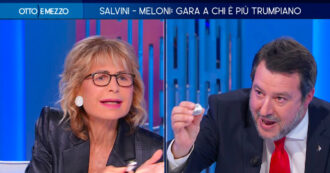 Copertina di Scontro Gruber-Salvini. “La smetta con le fake news”. “Le ho portato i Baci Perugina, peace and love”. E Santoro ironizza: “A me niente bacio?”