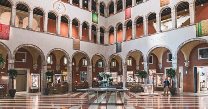 Fondaco dei Tedeschi chiude: 226 licenziati