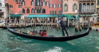 Copertina di Venezia, Brugnaro City.  Il bando gondolieri taglia fuori  sei campioni vogatori: “Inidonei”