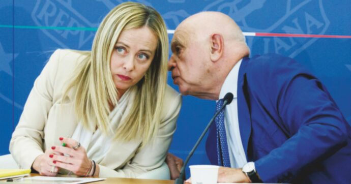 Da Berlusconi a Meloni: l’allieva Giorgia ormai fa a gara con il maestro