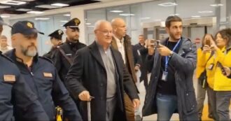 Copertina di “Daje Mister”, l’arrivo a Fiumicino di Claudio Ranieri. L’entusiasmo dei tifosi: c’è anche il tennista Flavio Cobolli, che gli fa da scorta