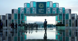 Copertina di Cop29, diminuiscono i partecipanti ma le lobby non mollano: a Baku sono 1.773 i lobbisti dei combustibili fossili