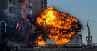 Copertina di Libano, il piano per la tregua è sulle scrivanie di Biden e Trump ma Israele continua a colpire Beirut e l’est: “Oltre 20 morti in 24 ore”