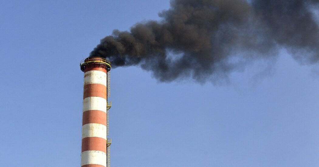 Crisi climatica ed energetica, l’Italia continua a finanziare le fossili: 78,7 miliardi in sussidi ambientalmente dannosi nel 2023. Il report